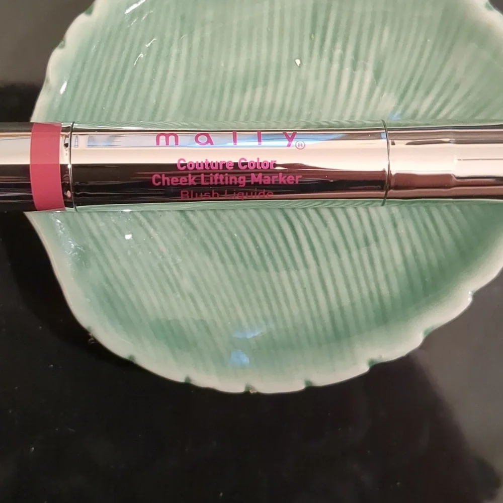 Cheek Lifting Marker